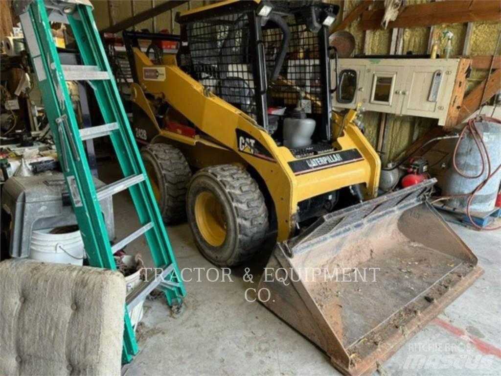 CAT 242B Мини-погрузчики