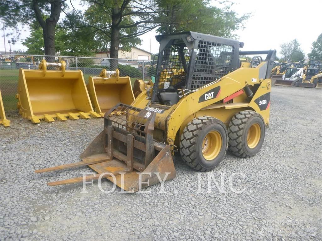 CAT 242B3 Мини-погрузчики