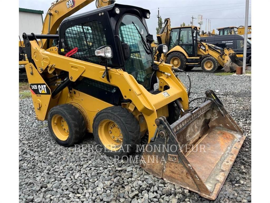 CAT 242D Мини-погрузчики