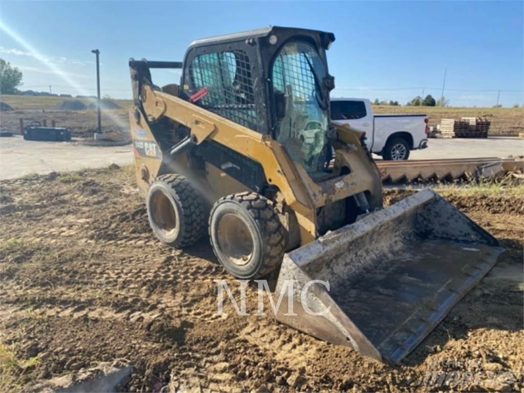 CAT 242D Мини-погрузчики