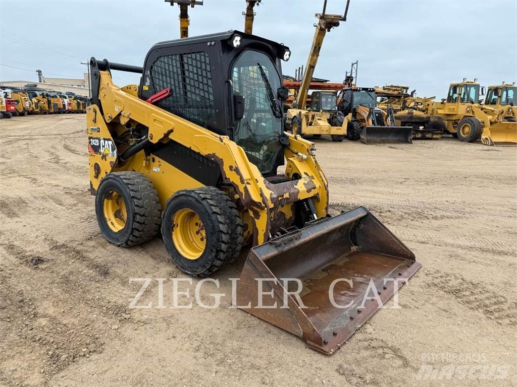 CAT 242D Мини-погрузчики