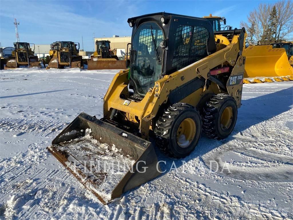 CAT 242D Мини-погрузчики