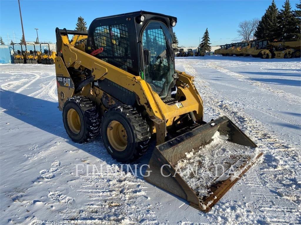 CAT 242D Мини-погрузчики