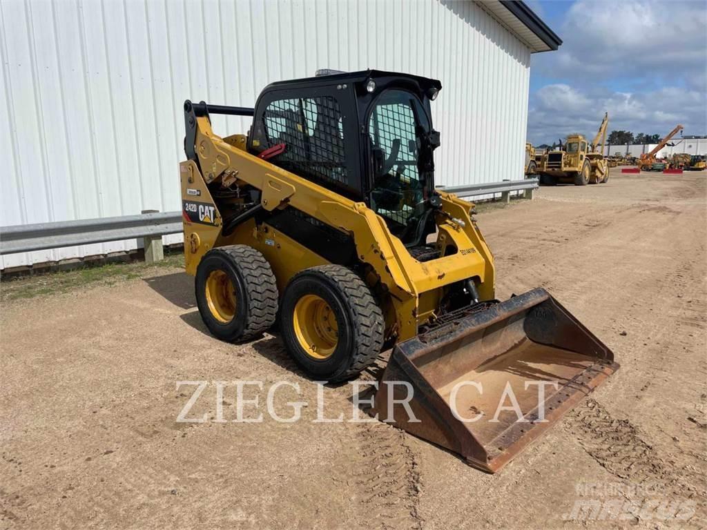 CAT 242D Мини-погрузчики