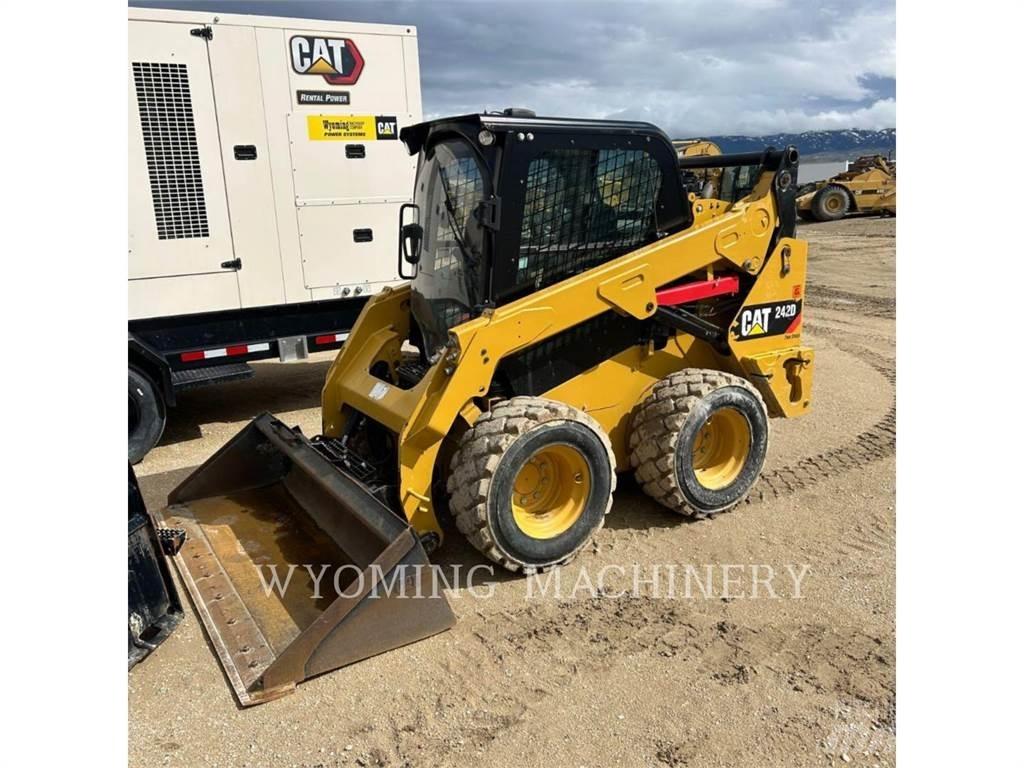 CAT 242D Мини-погрузчики