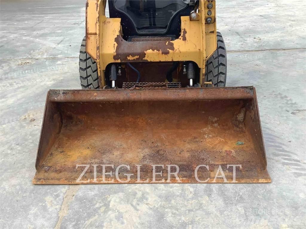 CAT 242D Мини-погрузчики