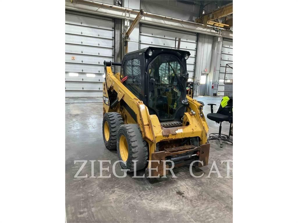 CAT 242D Мини-погрузчики