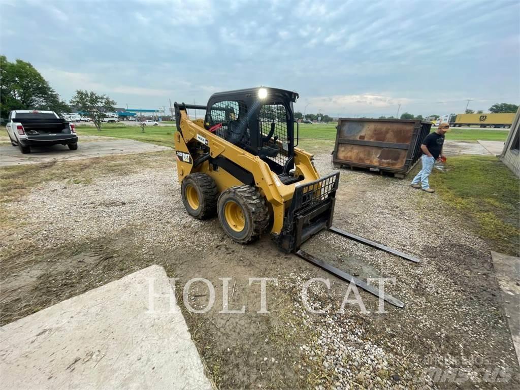 CAT 242D Мини-погрузчики