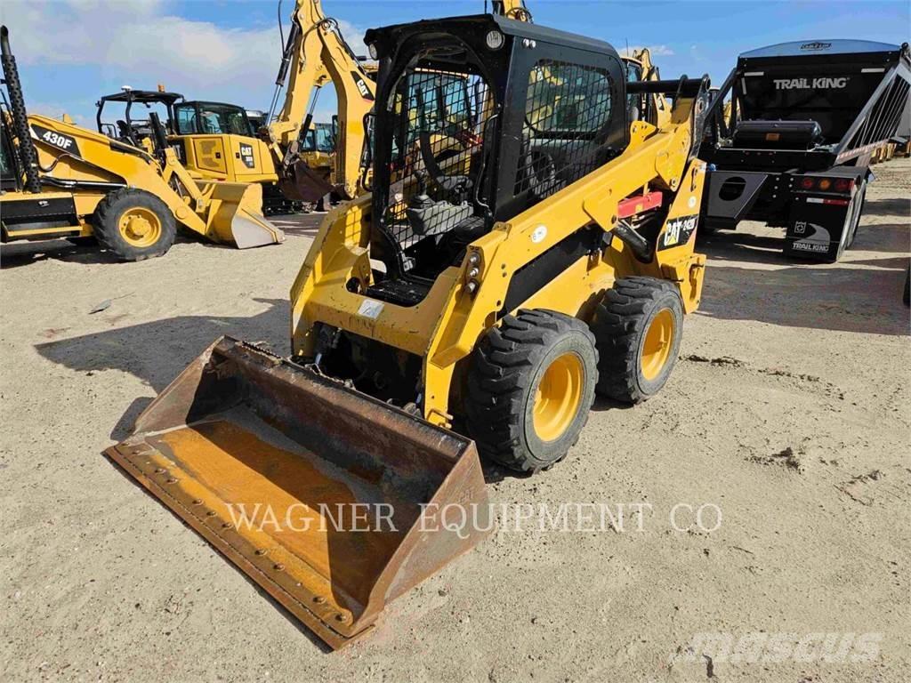 CAT 242D Мини-погрузчики