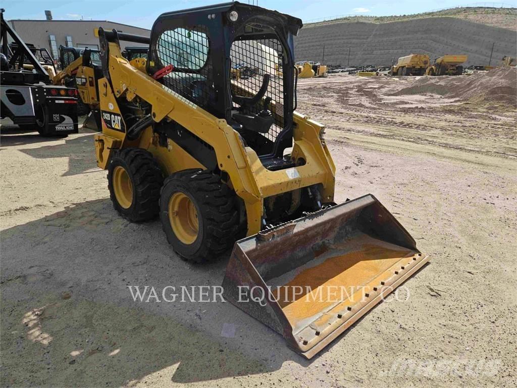 CAT 242D Мини-погрузчики