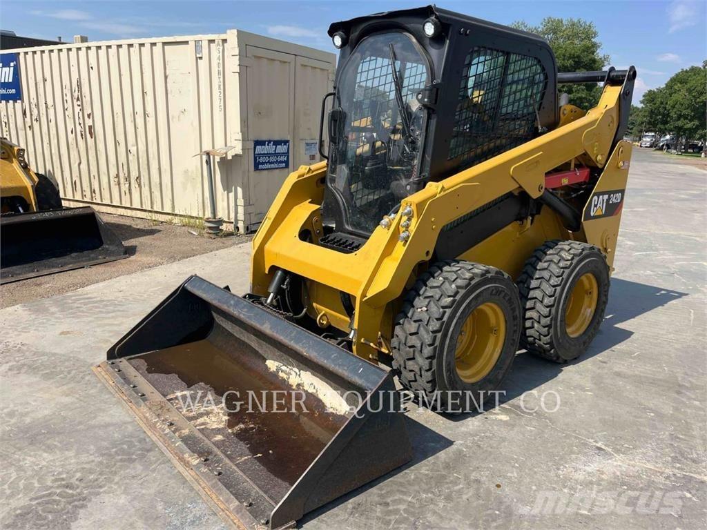 CAT 242D Мини-погрузчики