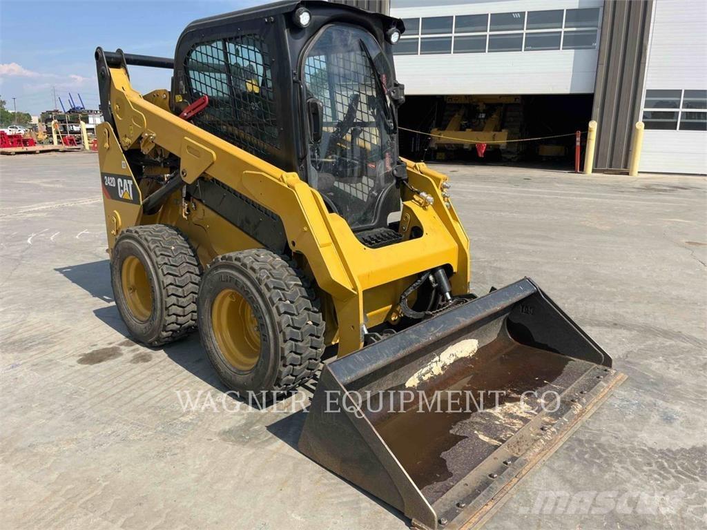 CAT 242D Мини-погрузчики