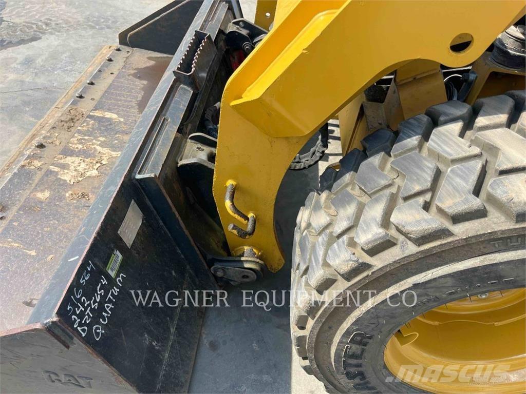CAT 242D Мини-погрузчики