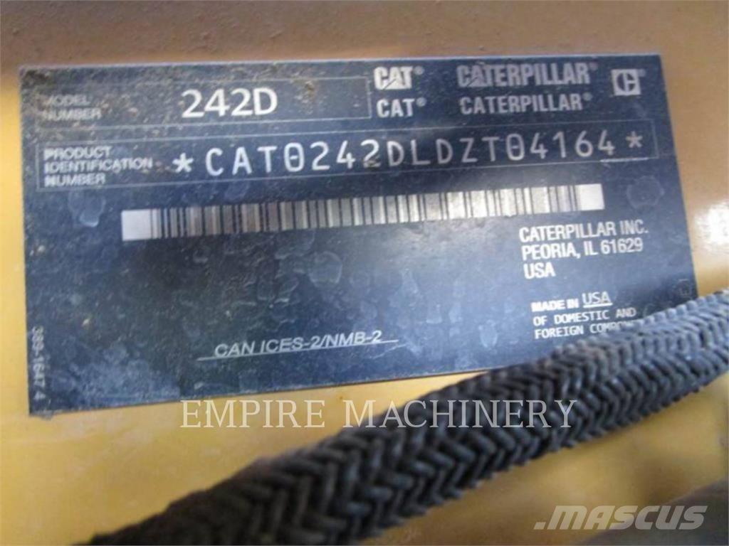 CAT 242D Мини-погрузчики