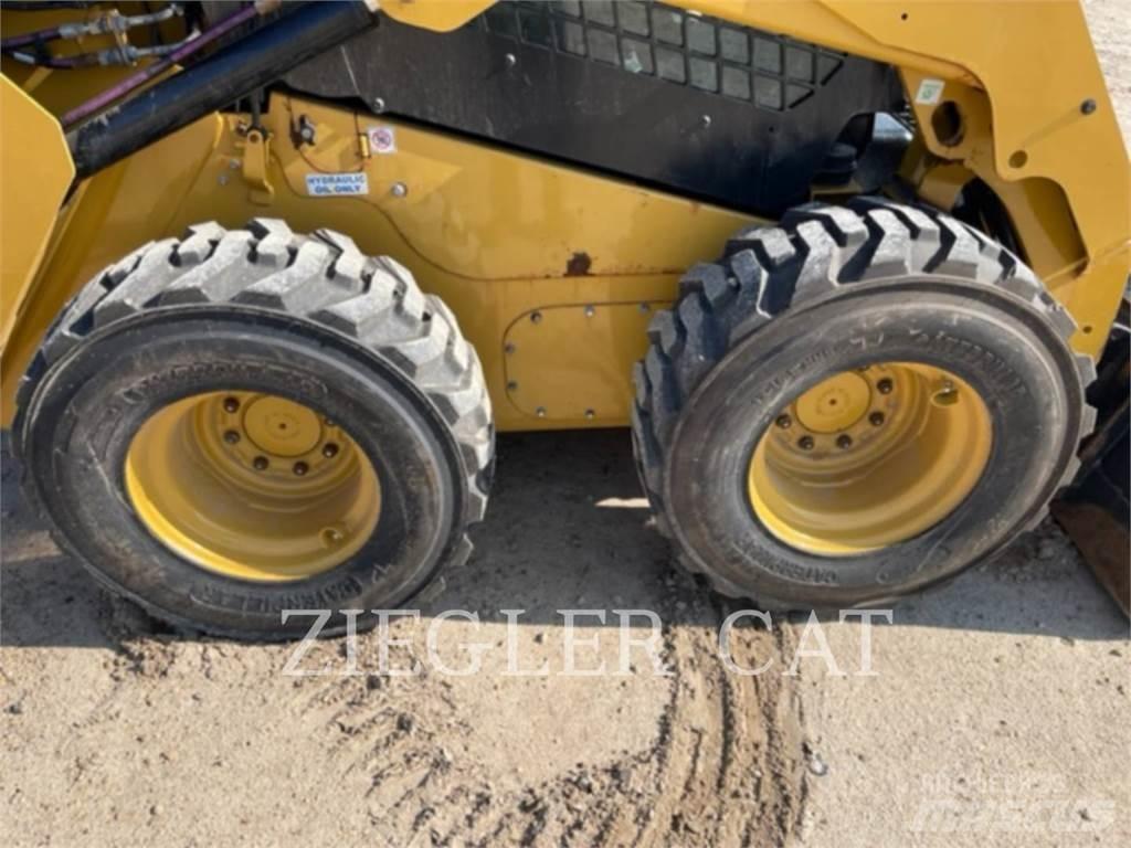 CAT 242D3 Мини-погрузчики