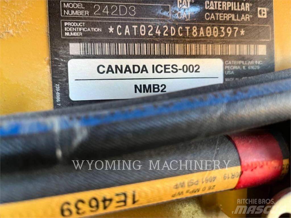CAT 242D3 Мини-погрузчики