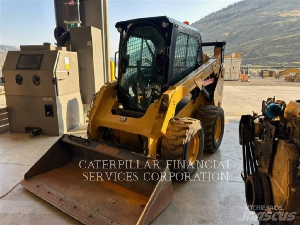 CAT 242D3 Мини-погрузчики