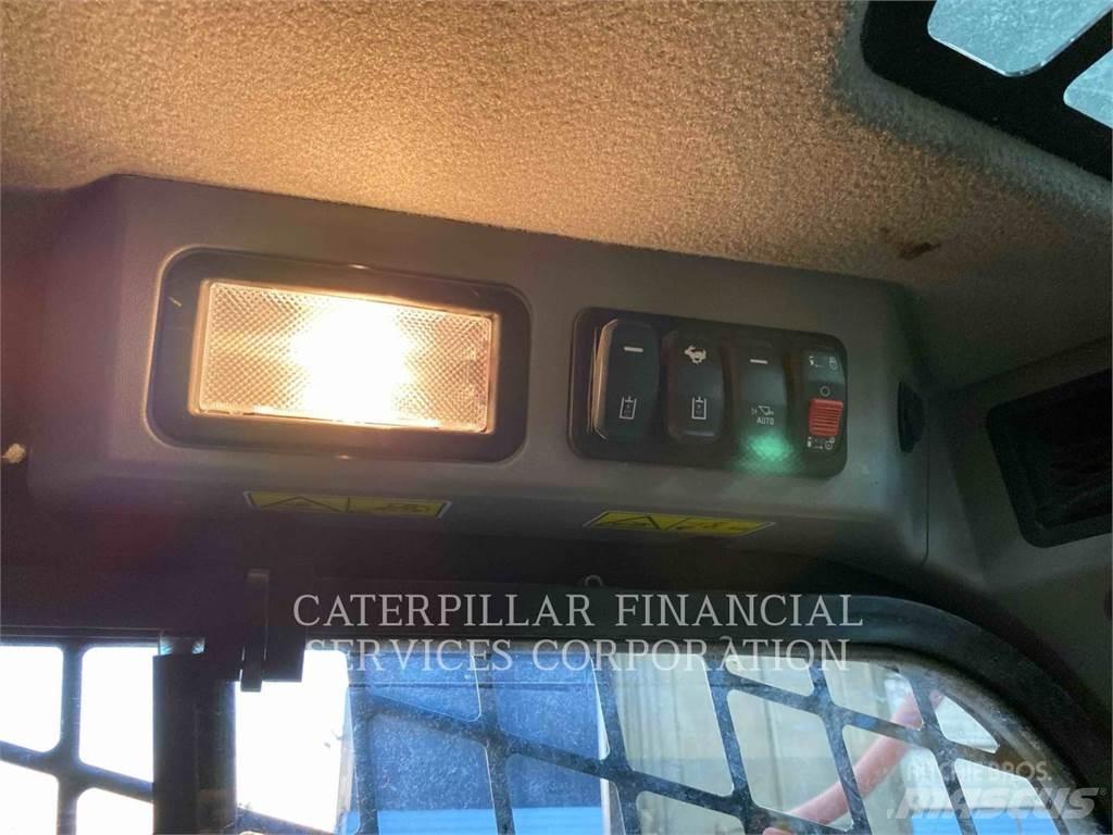 CAT 242D3 Мини-погрузчики