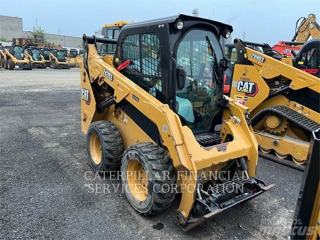 CAT 242D3 Мини-погрузчики