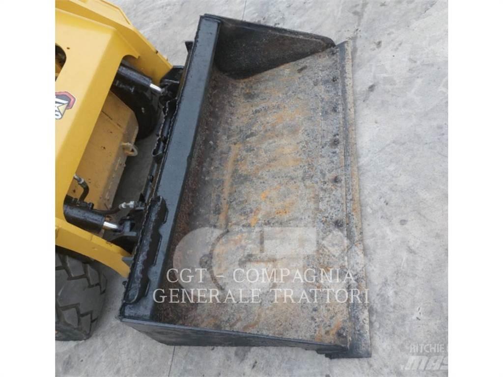 CAT 242D3 Мини-погрузчики