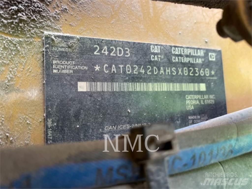 CAT 242D3 Мини-погрузчики