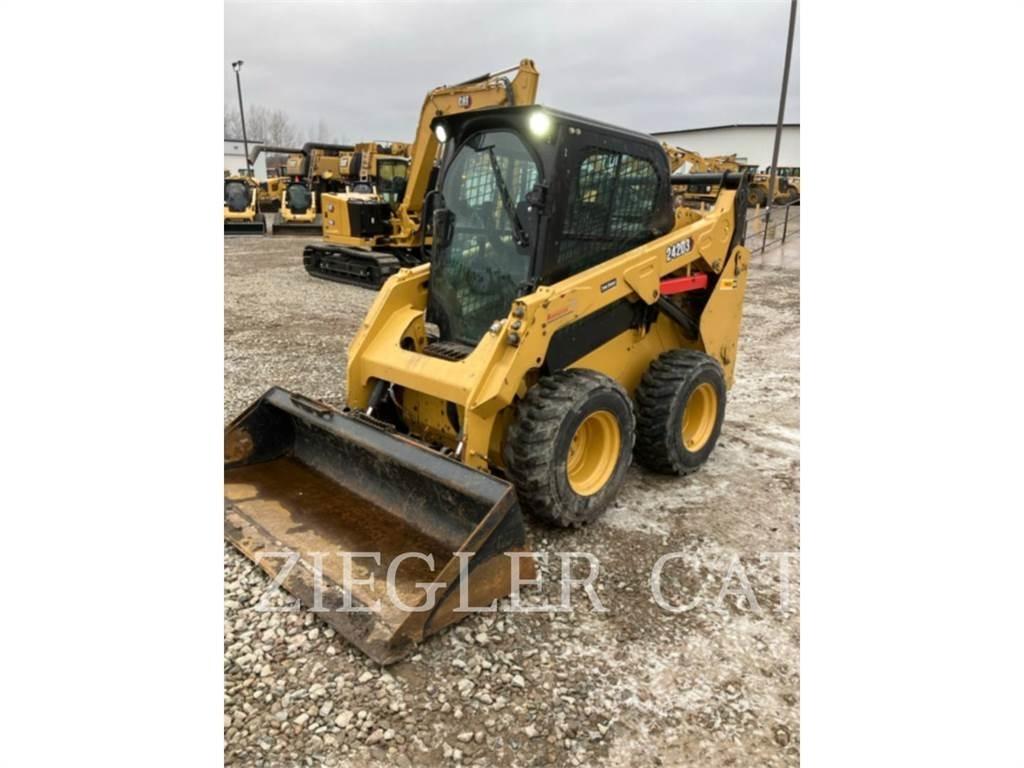 CAT 242D3 Мини-погрузчики