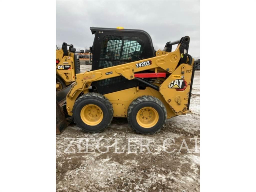 CAT 242D3 Мини-погрузчики