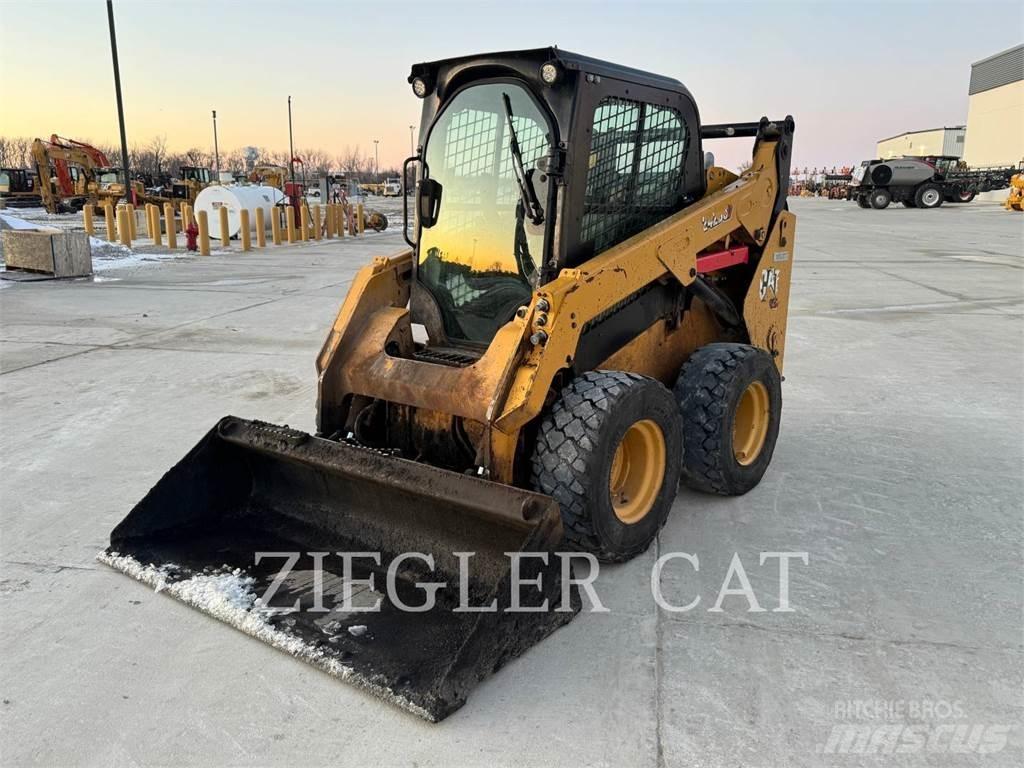 CAT 242D3 Мини-погрузчики