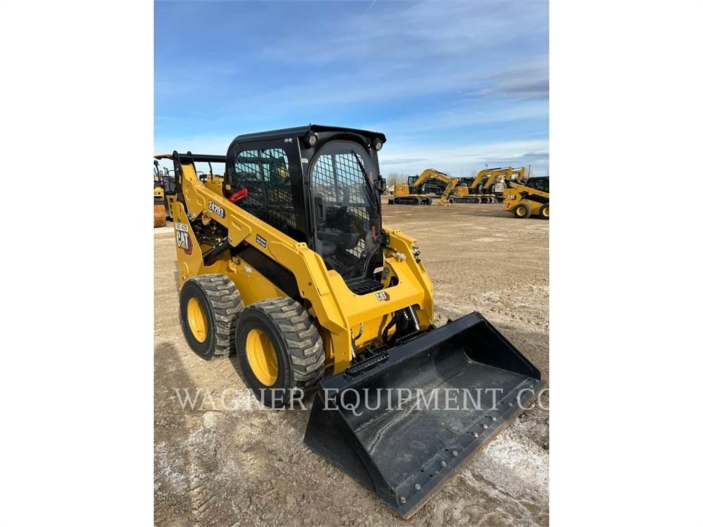 CAT 242D3 Мини-погрузчики