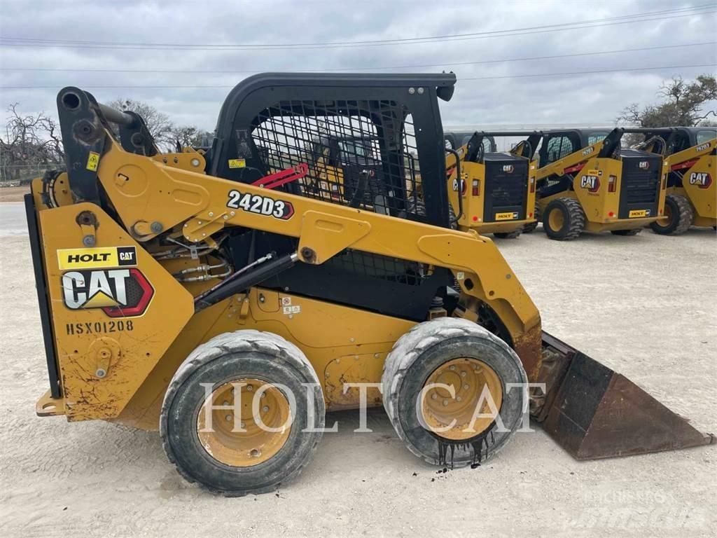 CAT 242D3 Мини-погрузчики