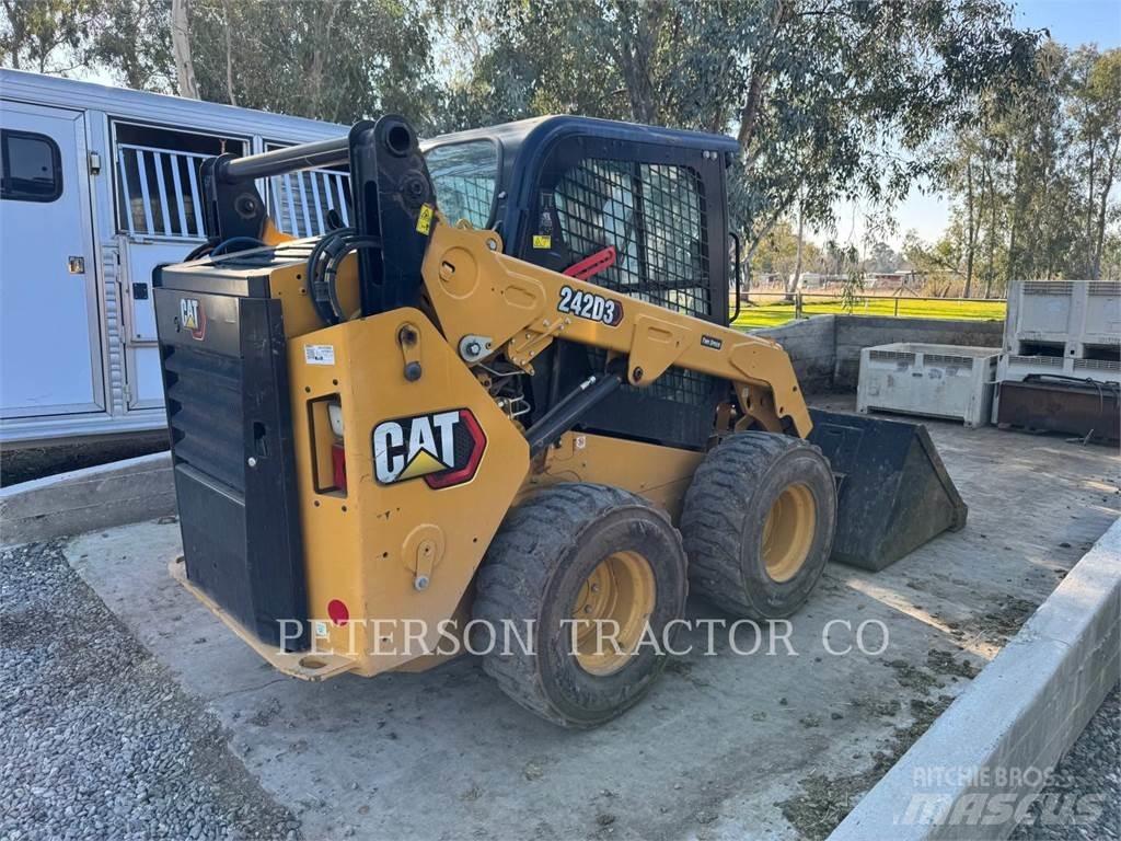 CAT 242D3 Мини-погрузчики