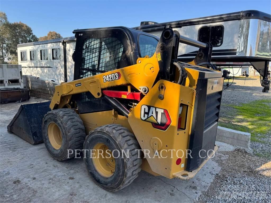 CAT 242D3 Мини-погрузчики