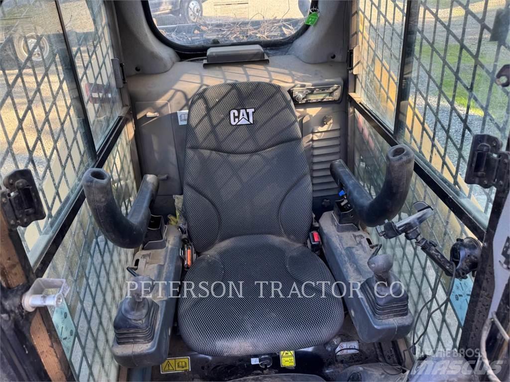 CAT 242D3 Мини-погрузчики