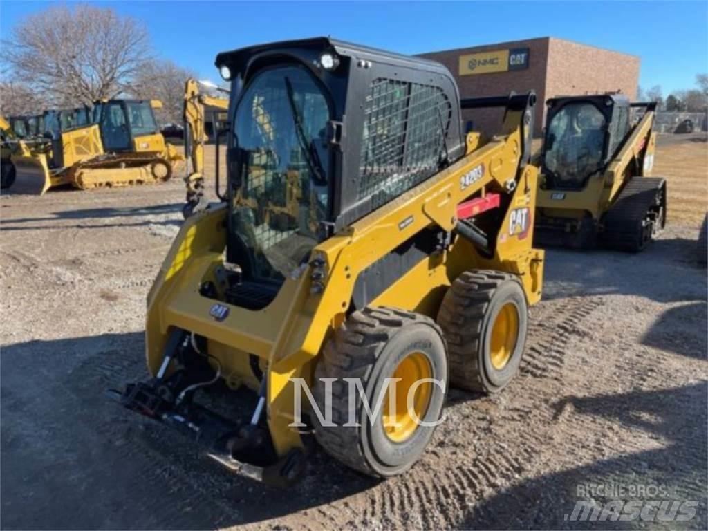 CAT 242D3 Мини-погрузчики
