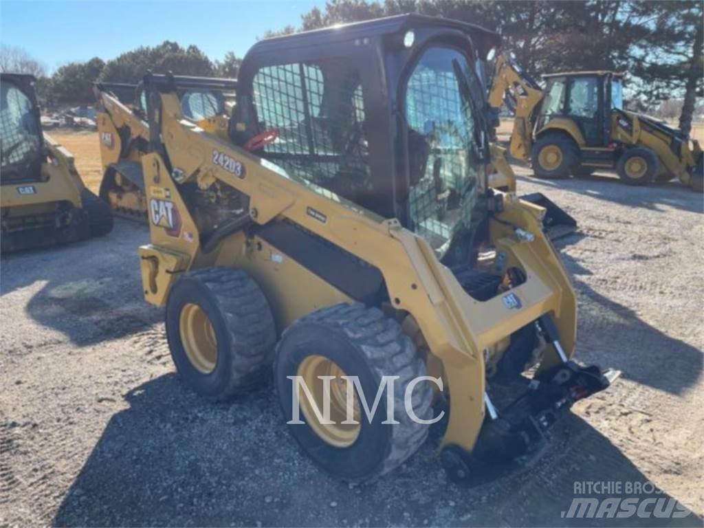 CAT 242D3 Мини-погрузчики