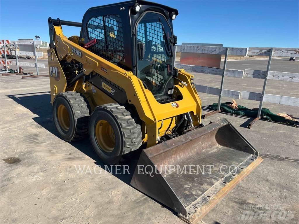 CAT 242D3 Мини-погрузчики