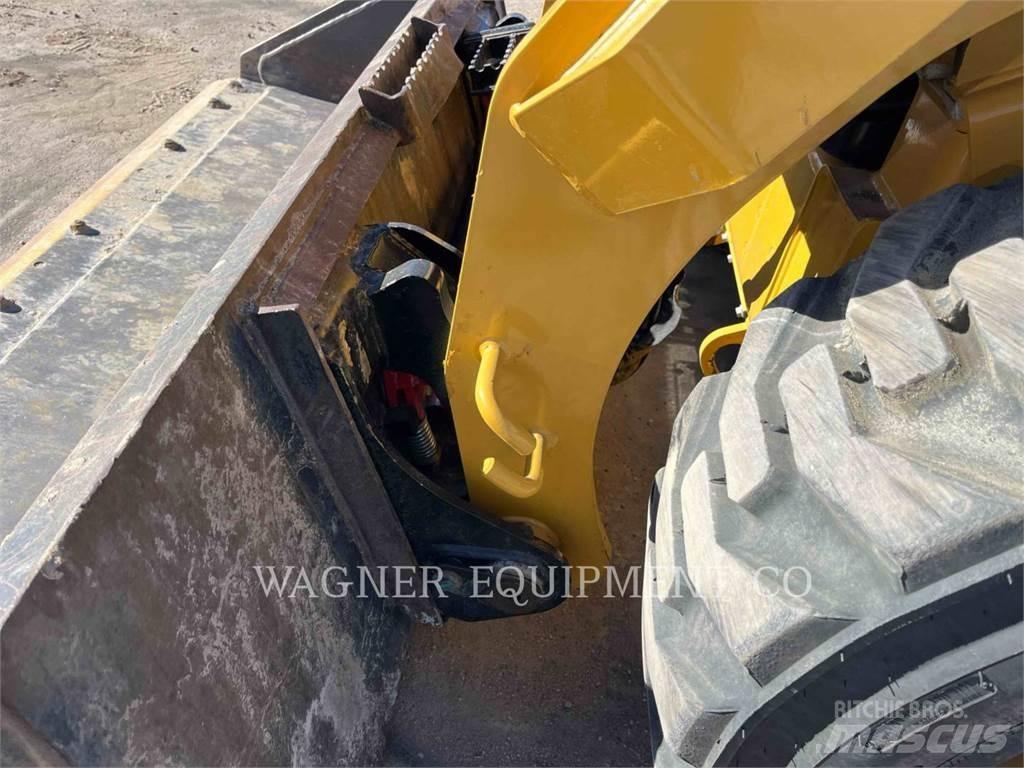 CAT 242D3 Мини-погрузчики