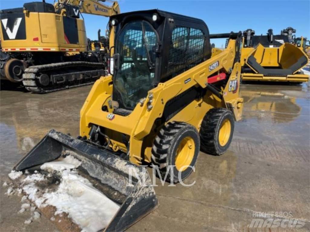 CAT 242D3 Мини-погрузчики