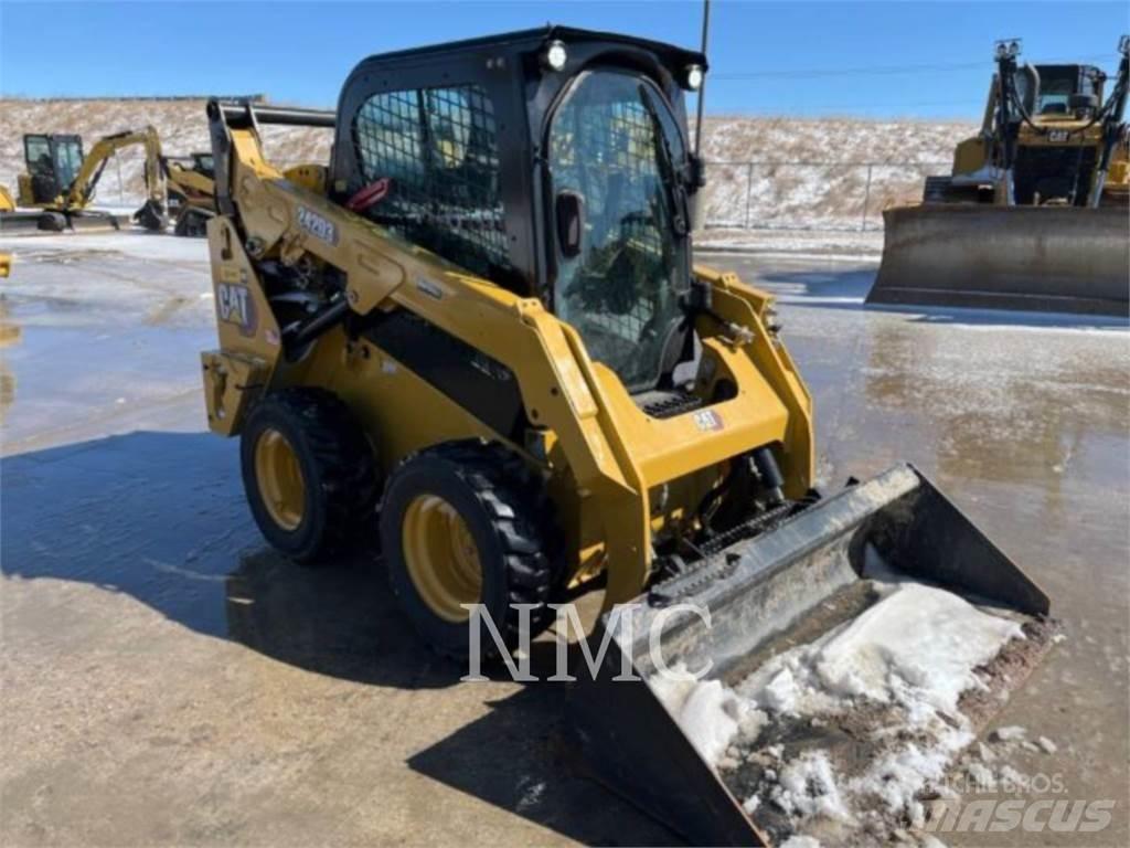 CAT 242D3 Мини-погрузчики