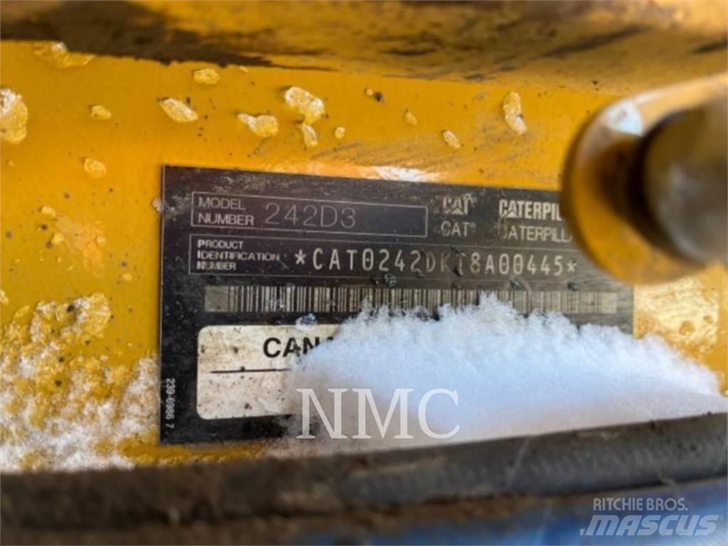 CAT 242D3 Мини-погрузчики