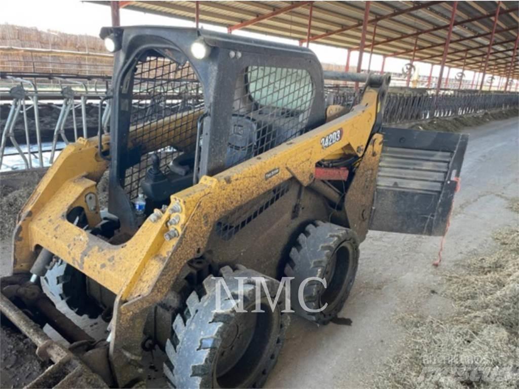 CAT 242D3 Мини-погрузчики