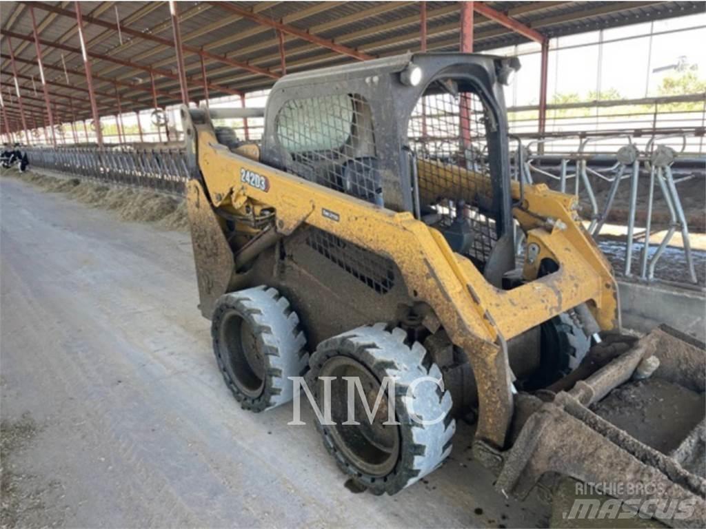 CAT 242D3 Мини-погрузчики