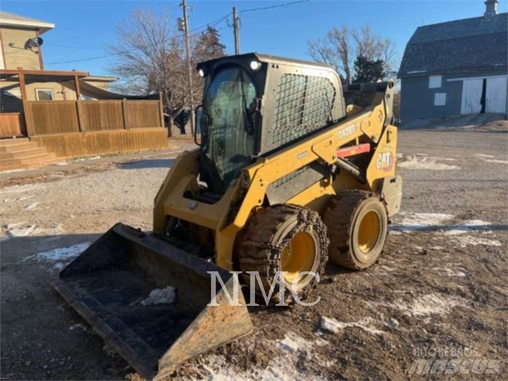 CAT 242D3 Мини-погрузчики