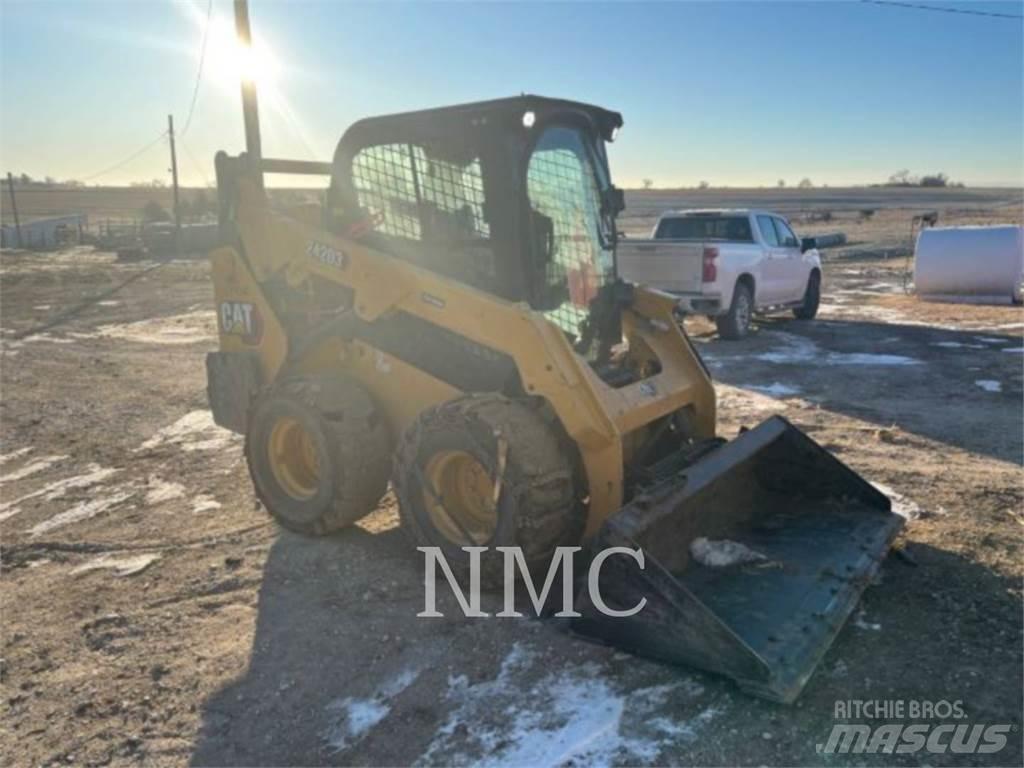 CAT 242D3 Мини-погрузчики
