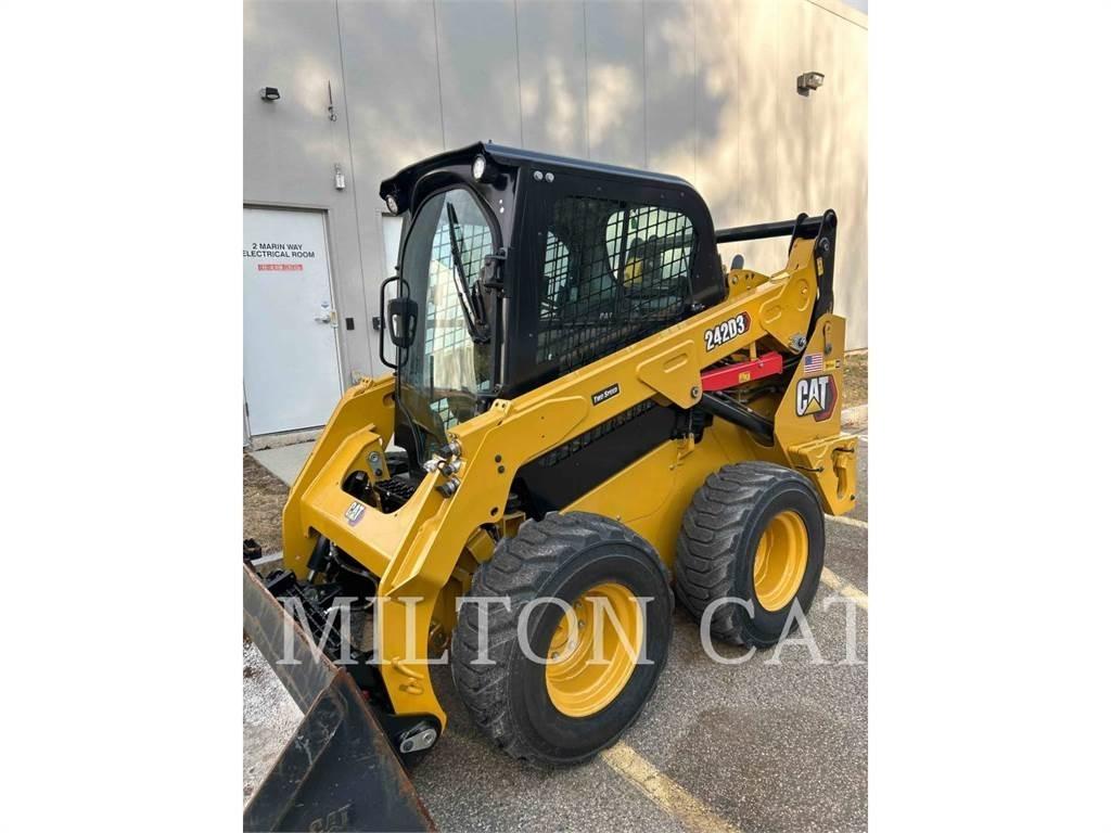 CAT 242D3 Мини-погрузчики