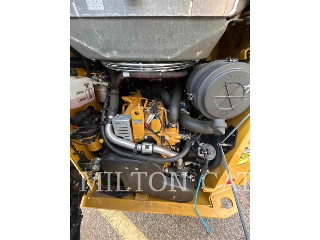 CAT 242D3 Мини-погрузчики