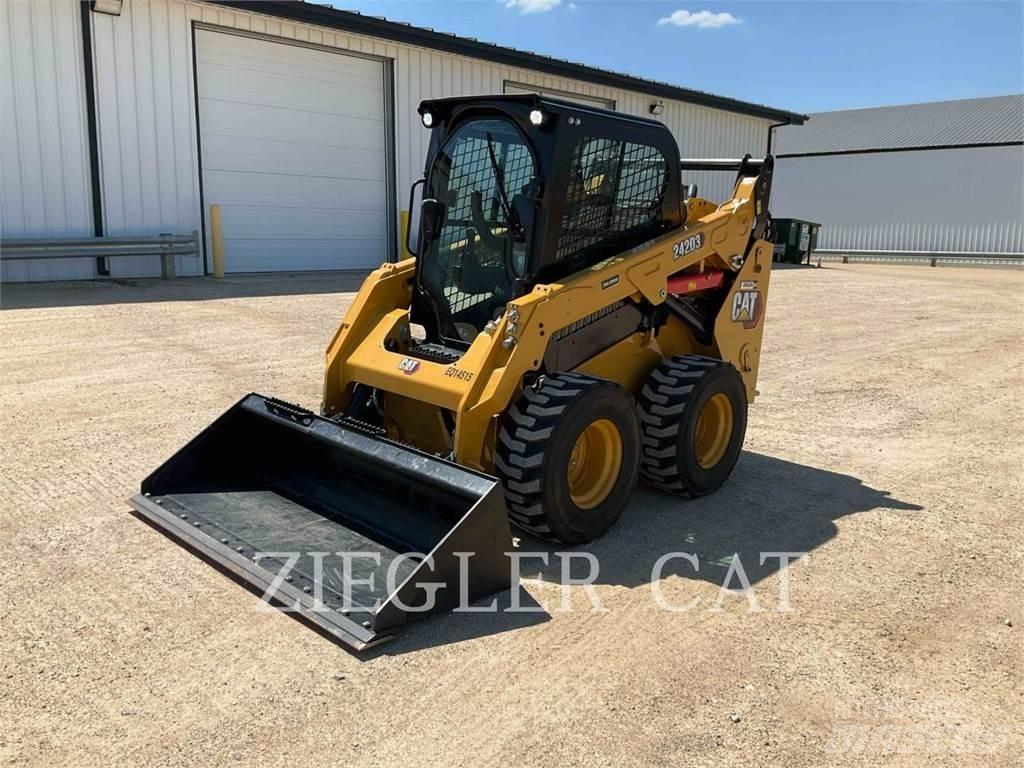CAT 242D3 Мини-погрузчики