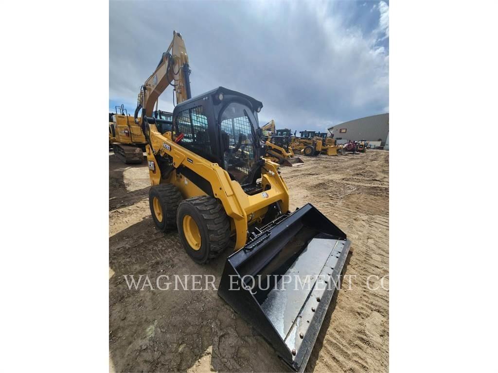 CAT 242D3 Мини-погрузчики