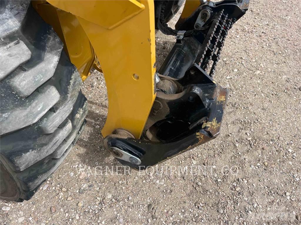 CAT 242D3 Мини-погрузчики