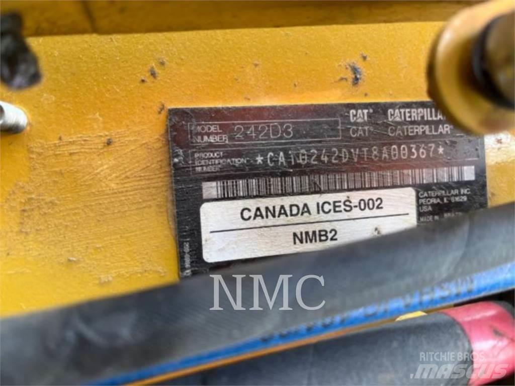 CAT 242D3 Мини-погрузчики